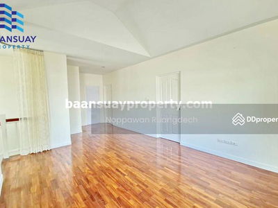 On Nut Road, Lat Krabang intersection, near Robinson Lat Krabang & Patio Mall, Bangkok, Thailand On Nut Road, Lat Krabang intersection, near Robinson Lat Krabang & Patio Mall, Bangkok, Thailand