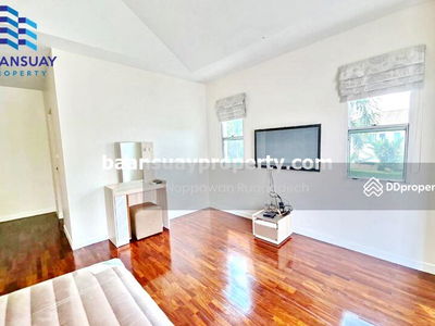 On Nut Road, Lat Krabang intersection, near Robinson Lat Krabang & Patio Mall, Bangkok, Thailand On Nut Road, Lat Krabang intersection, near Robinson Lat Krabang & Patio Mall, Bangkok, Thailand