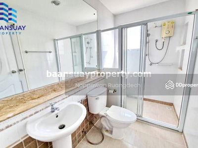 On Nut Road, Lat Krabang intersection, near Robinson Lat Krabang & Patio Mall, Bangkok, Thailand On Nut Road, Lat Krabang intersection, near Robinson Lat Krabang & Patio Mall, Bangkok, Thailand