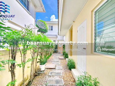 On Nut Road, Lat Krabang intersection, near Robinson Lat Krabang & Patio Mall, Bangkok, Thailand On Nut Road, Lat Krabang intersection, near Robinson Lat Krabang & Patio Mall, Bangkok, Thailand