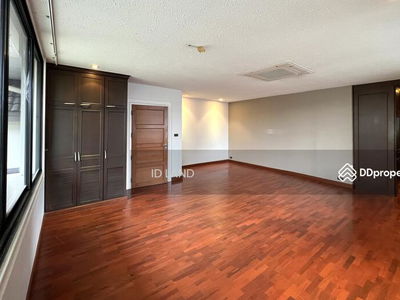 Single House with private pool for rent thonglor area, Bangkok, Thailand Single House with private pool for rent thonglor area, Bangkok, Thailand