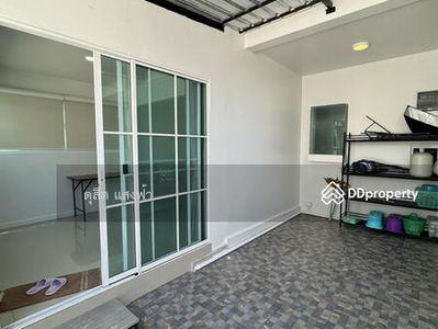 New townhome for rent, corner unit, J.City University, next to Assumption College Sriracha fence, ready to move in, Chon Buri, Thailand New townhome for rent, corner unit, J.City University, next to Assumption College Sriracha fence, ready to move in, Chon Buri, Thailand