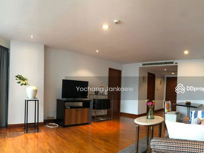 Lake Avenue Sukhumvit 16, Bangkok, Thailand Lake Avenue Sukhumvit 16, Bangkok, Thailand