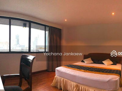 Lake Avenue Sukhumvit 16, Bangkok, Thailand Lake Avenue Sukhumvit 16, Bangkok, Thailand