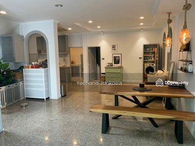 Large 3-Br House near BTS Thong Lor, Bangkok, Thailand Large 3-Br House near BTS Thong Lor, Bangkok, Thailand