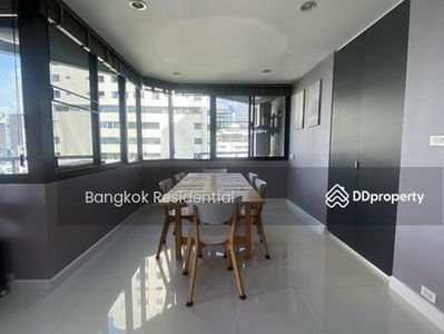 Lake Avenue Sukhumvit 16, Bangkok, Thailand Lake Avenue Sukhumvit 16, Bangkok, Thailand