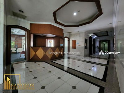 Lake Avenue Sukhumvit 16, Bangkok, Thailand Lake Avenue Sukhumvit 16, Bangkok, Thailand