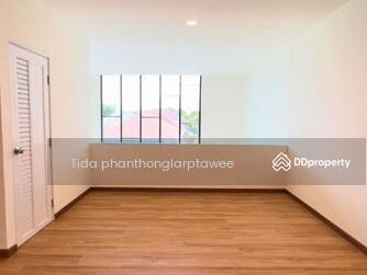 Home office Ekkamai-Ramintra, Bangkok, Thailand Home office Ekkamai-Ramintra, Bangkok, Thailand