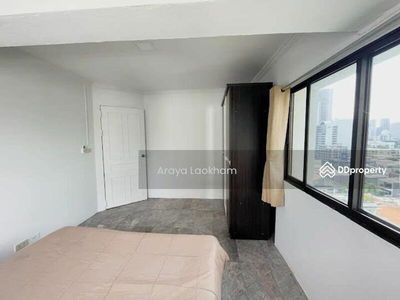 Thonglor Tower, Bangkok, Thailand Thonglor Tower, Bangkok, Thailand