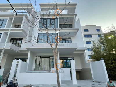 Gehäuse In Nha Be, Vietnam Gehäuse In Nha Be, Vietnam