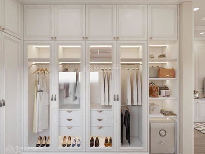 Lakeside Palace, Vietnam  Lakeside Palace, Vietnam