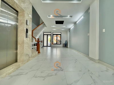 Gehäuse In Nha Be, Vietnam  Gehäuse In Nha Be, Vietnam