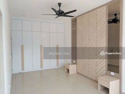 Penduline @ Bandar Rimbayu, Malaysia Penduline @ Bandar Rimbayu, Malaysia