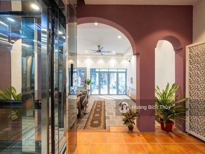 Trang Tien Street, Vietnam Trang Tien Street, Vietnam