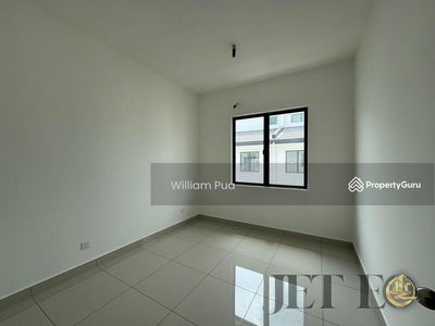 Robin @ Rimbayu, Malaysia Robin @ Rimbayu, Malaysia