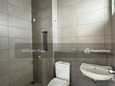 Robin @ Rimbayu, Malaysia Robin @ Rimbayu, Malaysia