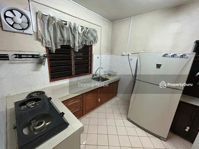 Flat PKNS Seksyen 7 Shah Alam, Malaysia Flat PKNS Seksyen 7 Shah Alam, Malaysia