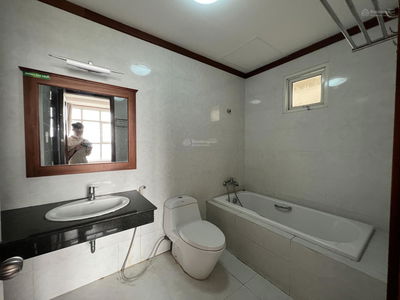 Hoang Anh Thanh Binh, Vietnam  Hoang Anh Thanh Binh, Vietnam