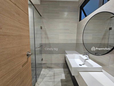 Trinity Pentamont, Malaysia Trinity Pentamont, Malaysia