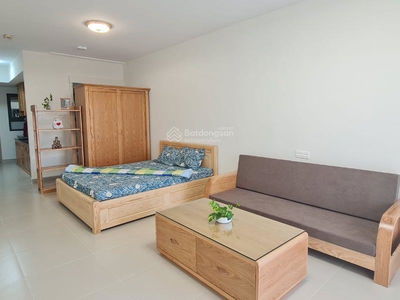 Topaz Twins, Vietnam Topaz Twins, Vietnam