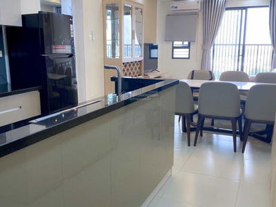 Topaz Twins, Vietnam Topaz Twins, Vietnam