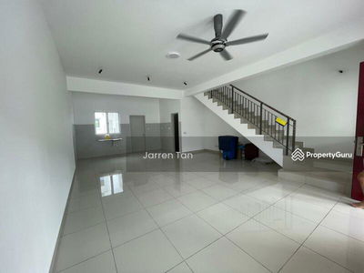 Robin @ Rimbayu, Malaysia Robin @ Rimbayu, Malaysia