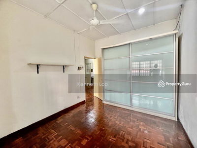 Guarded - well kept condition, Malaysia Guarded - well kept condition, Malaysia