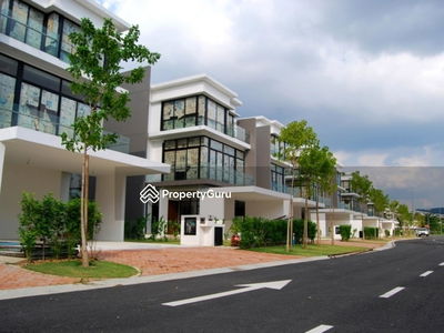 Lake Edge, Malaysia Lake Edge, Malaysia