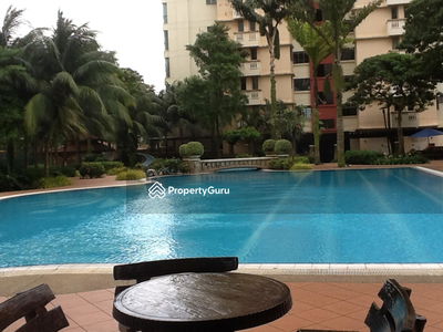 Molek Pine, Malaysia Molek Pine, Malaysia