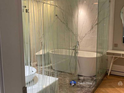 D’. Le Roi Soleil, Vietnam D’. Le Roi Soleil, Vietnam