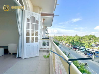 Dang Thuy Tram Street, Vietnam Dang Thuy Tram Street, Vietnam