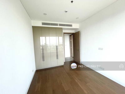 The River Thủ Thiêm, Vietnam  The River Thủ Thiêm, Vietnam