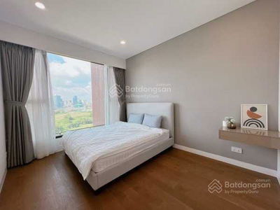 The River Thủ Thiêm, Vietnam  The River Thủ Thiêm, Vietnam